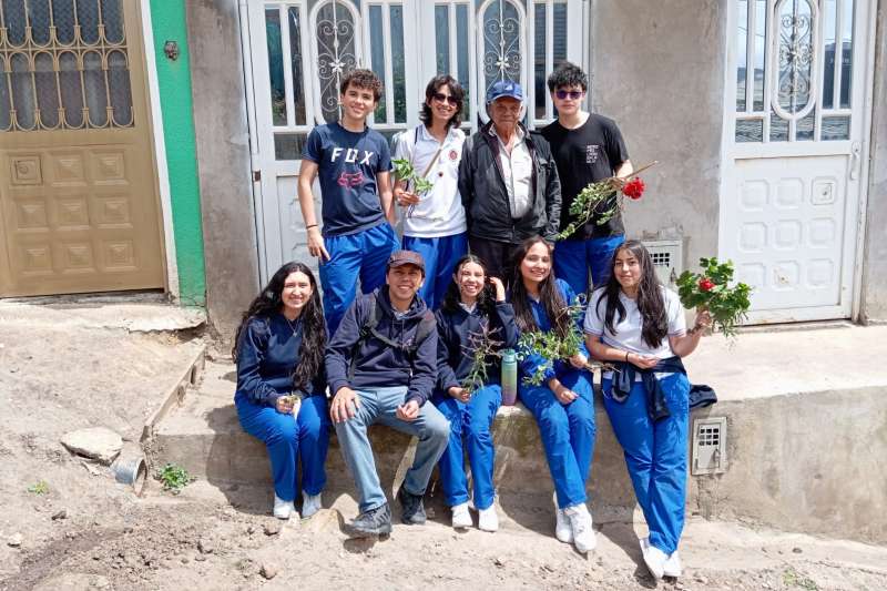 Estudiantes Ponen sus Dones al Servicio de los Demás