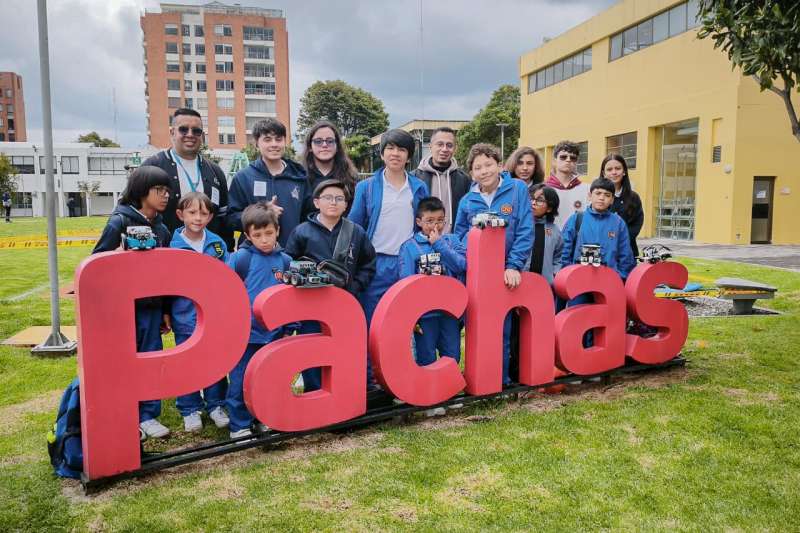Jóvenes que innovan y construyen el futuro